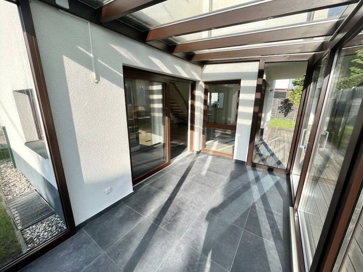 Einfamilienhaus mit Garten Wintergarten und Dachterrassen