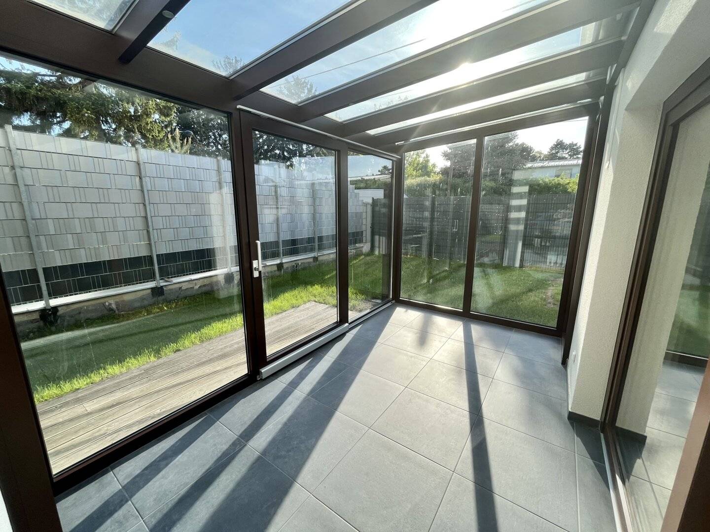 Einfamilienhaus mit Garten Wintergarten und Dachterrassen