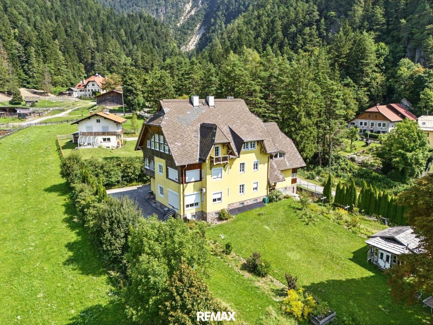 Renovierte Jahrhundertwende Villa mit Bergblick und Garten
