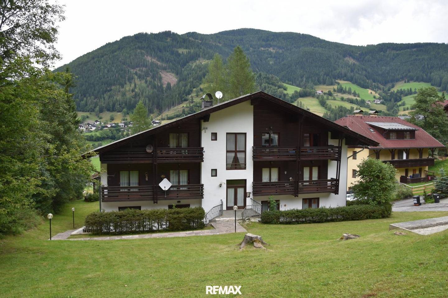 Top floor apartment with balcony near thermal spa
