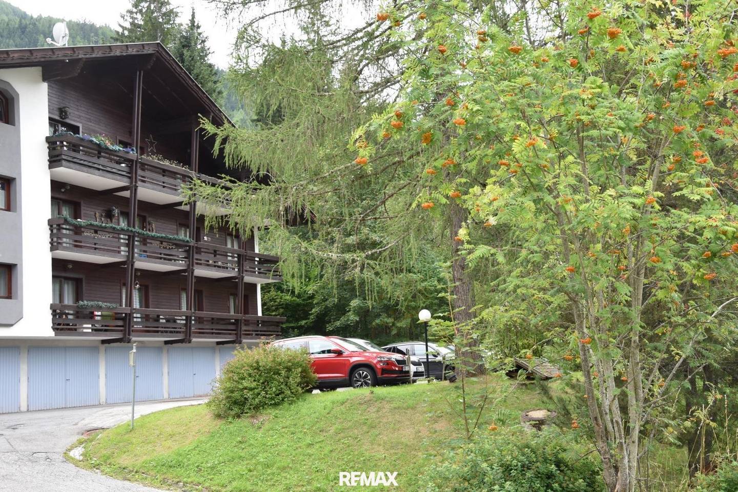 Top floor apartment with balcony near thermal spa