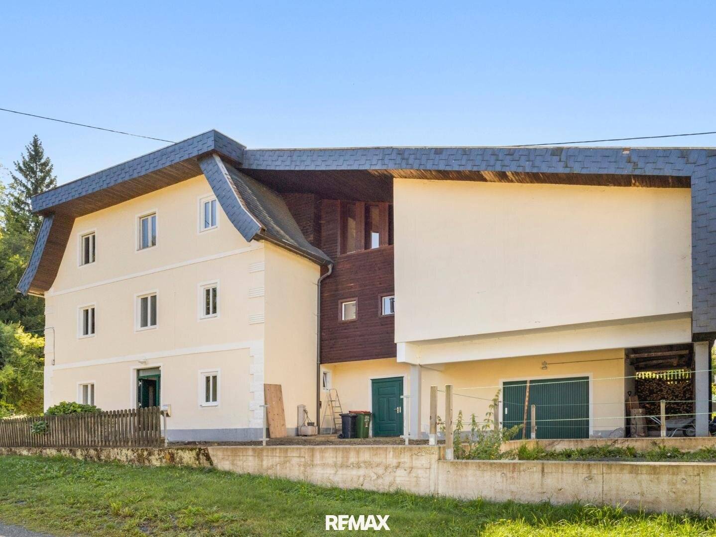 Historische Villa mit Kamin und Balkon