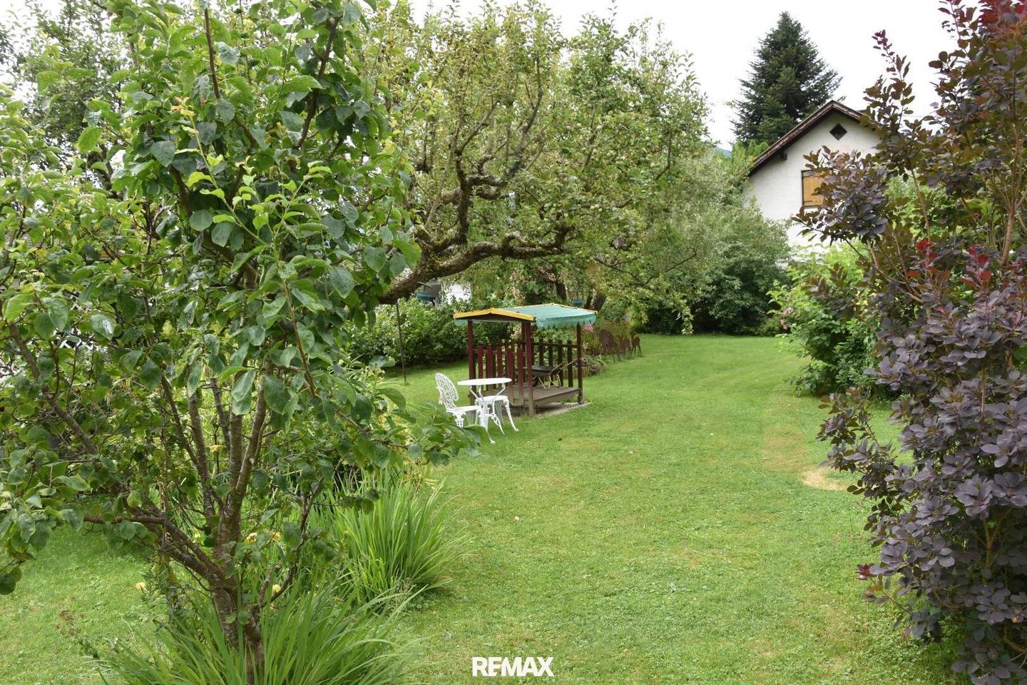 Mehrfamilienhaus mit Garten und Solaranlage in ruhiger Lage