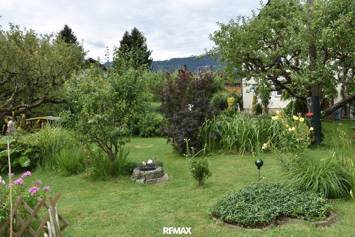 Mehrfamilienhaus mit Garten und Solaranlage in ruhiger Lage