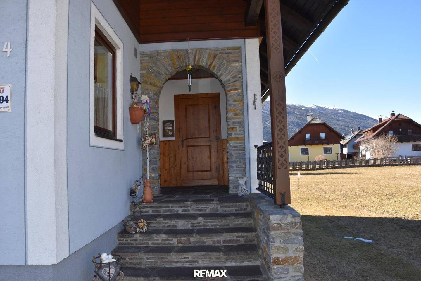 Einfamilienhaus mit Terrasse und Balkon