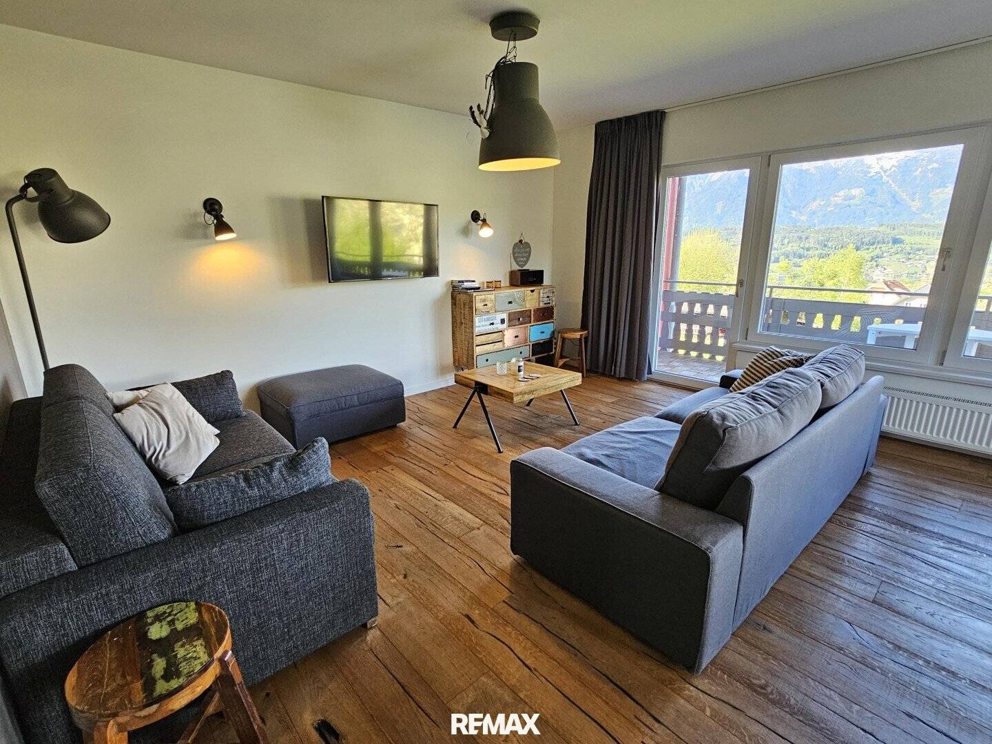 Apartment with balcony and lake view in Seeboden