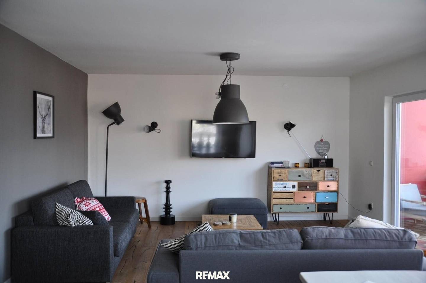 Apartment with balcony and lake view in Seeboden