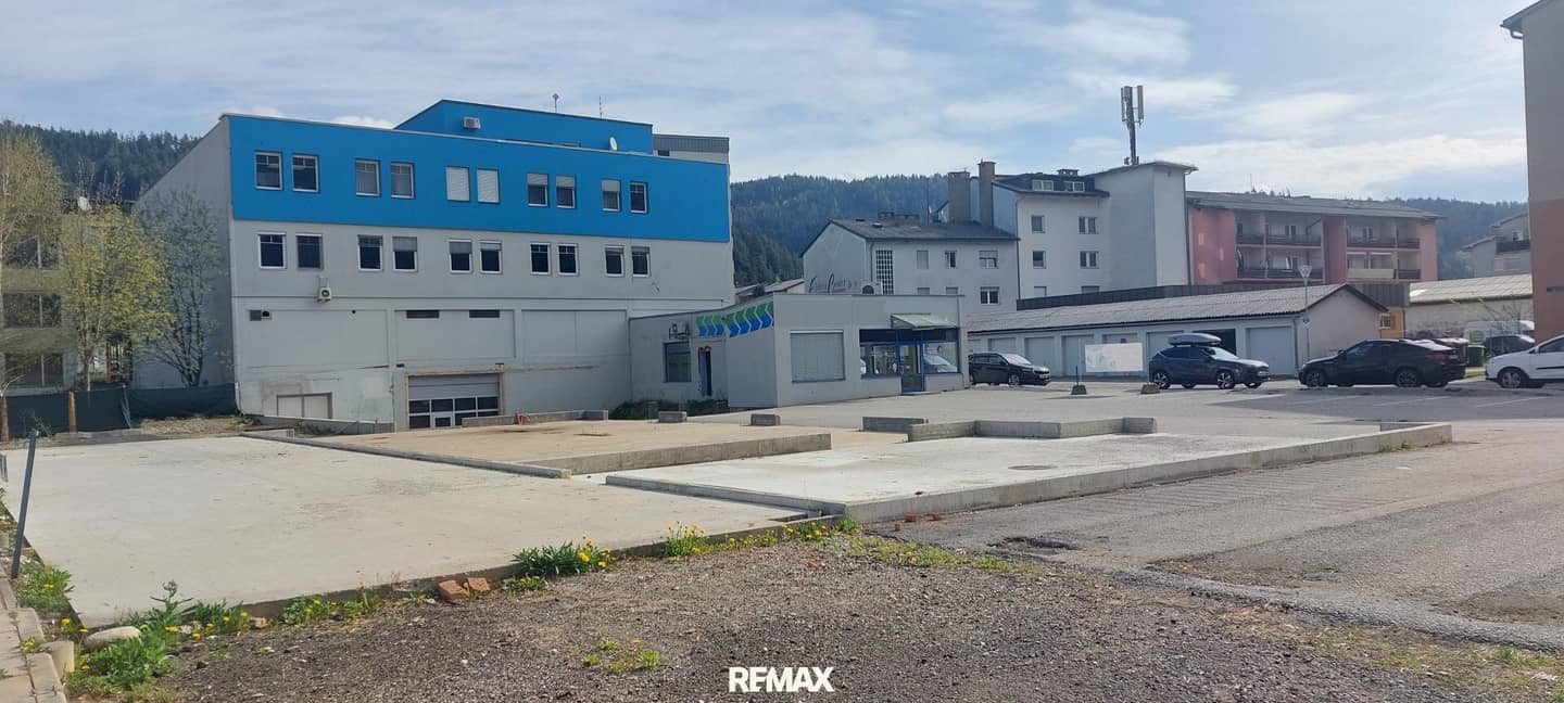 Commercial Lot with Building Foundations in Central Location