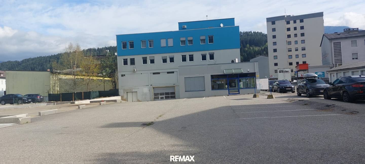 Commercial Lot with Building Foundations in Central Location
