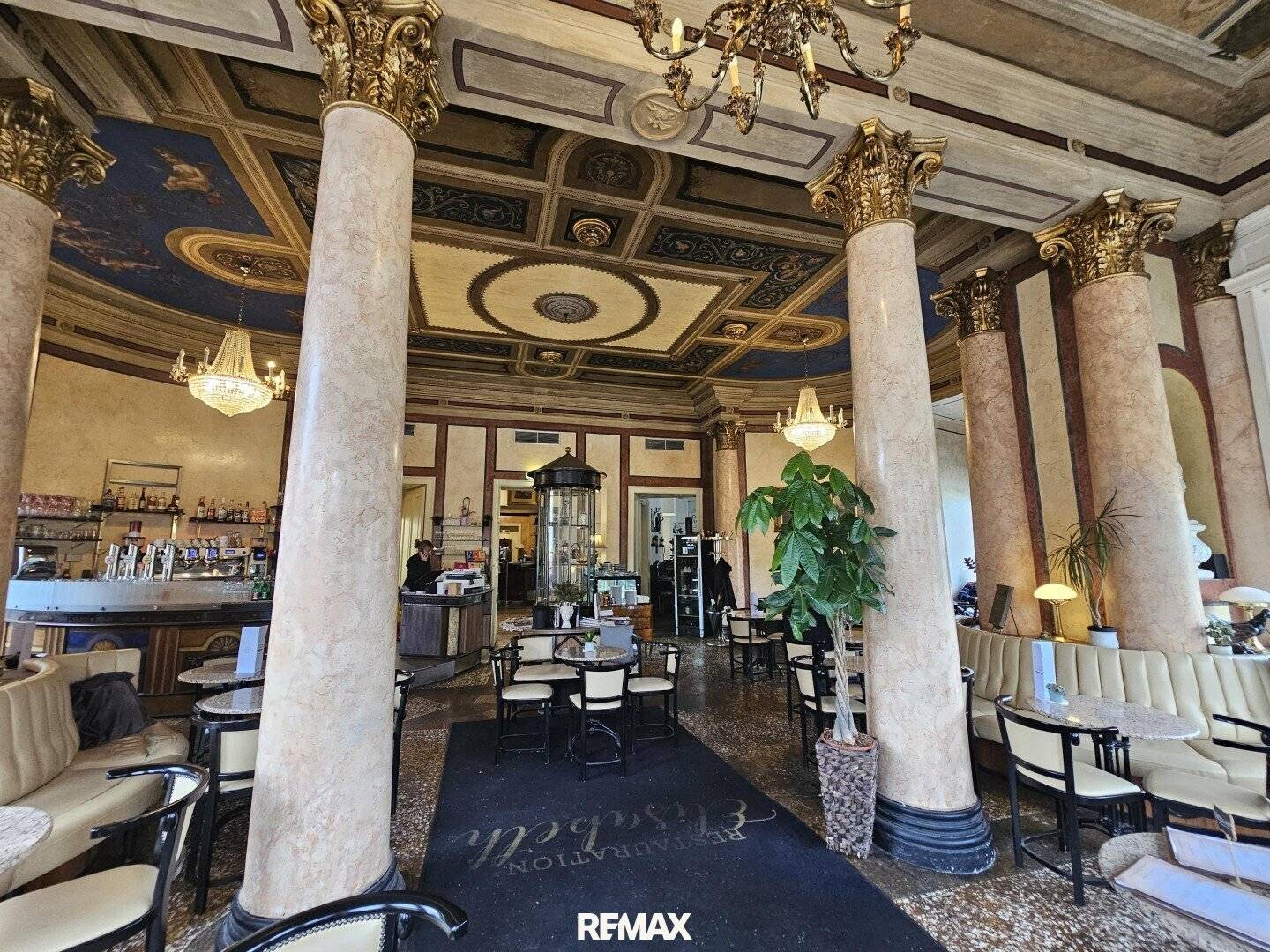 Gastronomy in historic building with view of the Traun