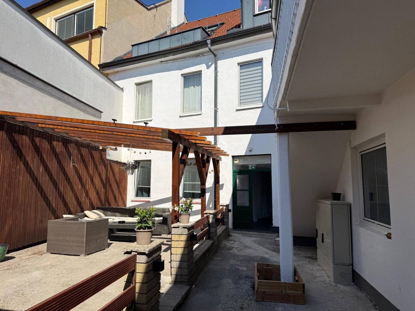 Zinshaus mit 20 möblierten Apartments nahe Bahnhof