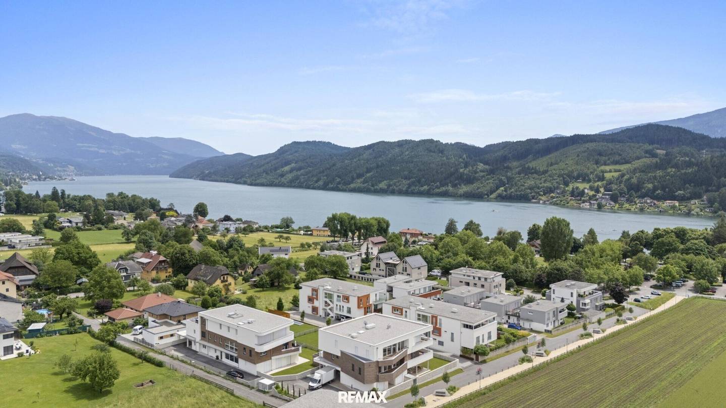 Penthouse with west terrace and lake view