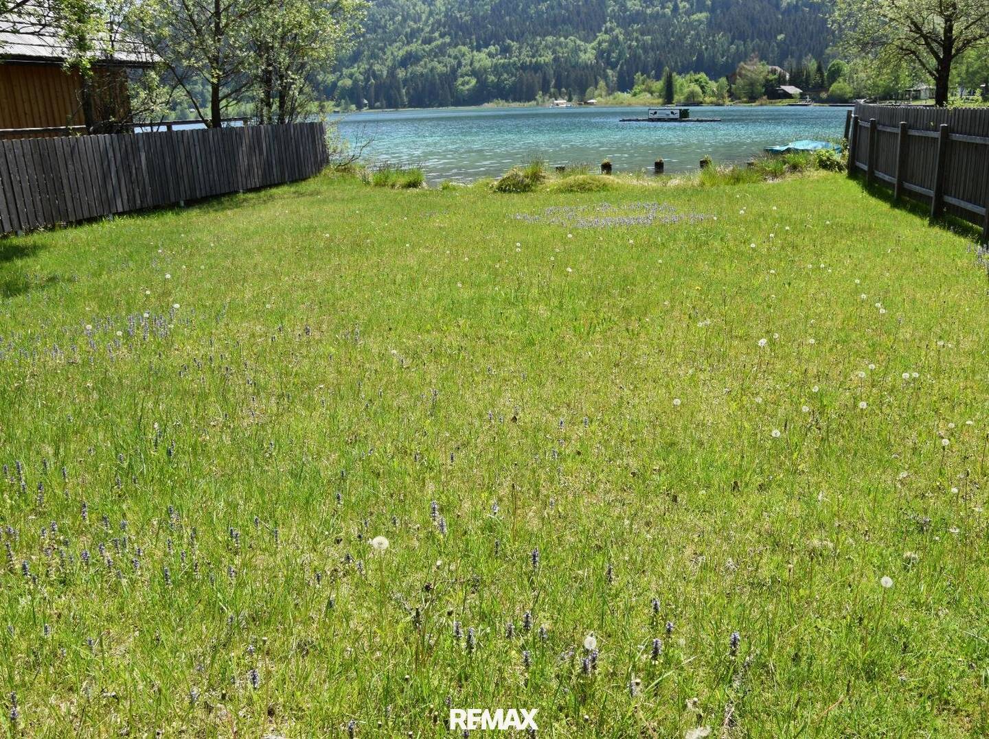 Seegrundstücke mit Parkplätzen am Weissensee