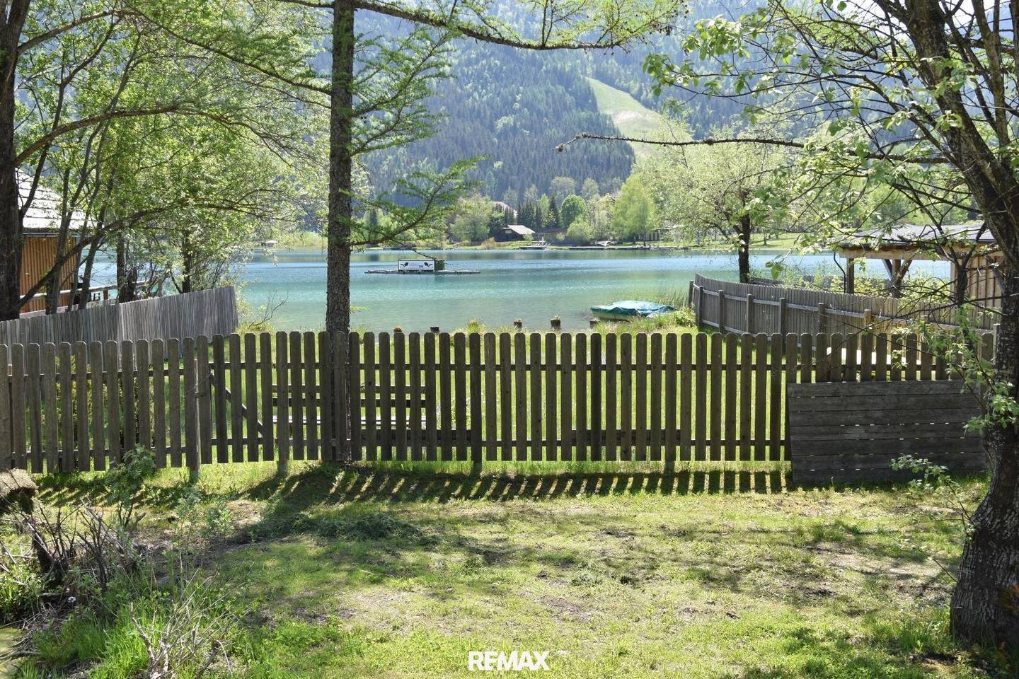 Seegrundstücke mit Parkplätzen am Weissensee