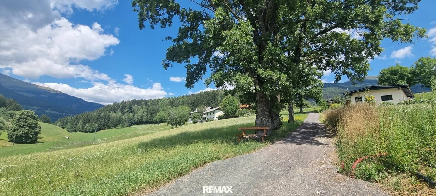 Einfamilienhaus mit Terrasse und Bergblick in Ruhelage