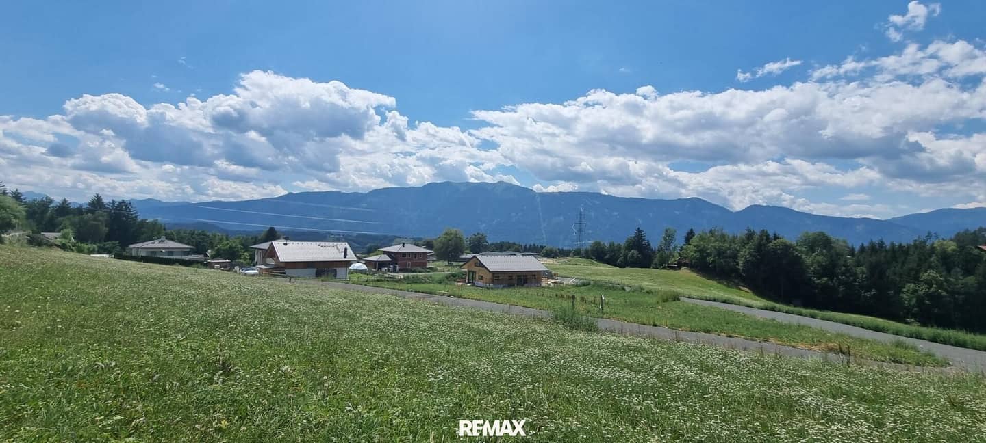 Einfamilienhaus mit Terrasse und Bergblick in Ruhelage