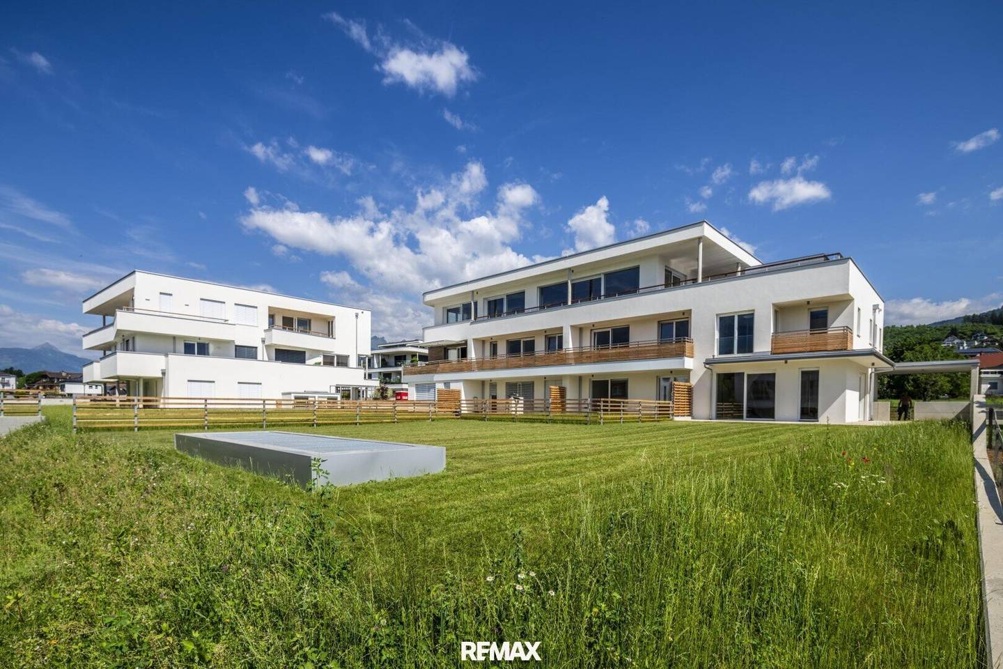 South-facing balcony apartment with lake view in Seeboden