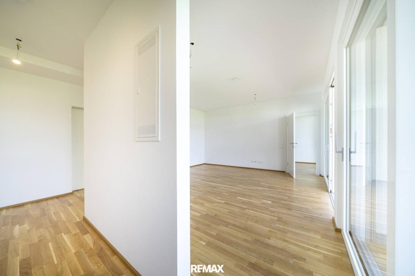 South-facing balcony apartment with lake view in Seeboden