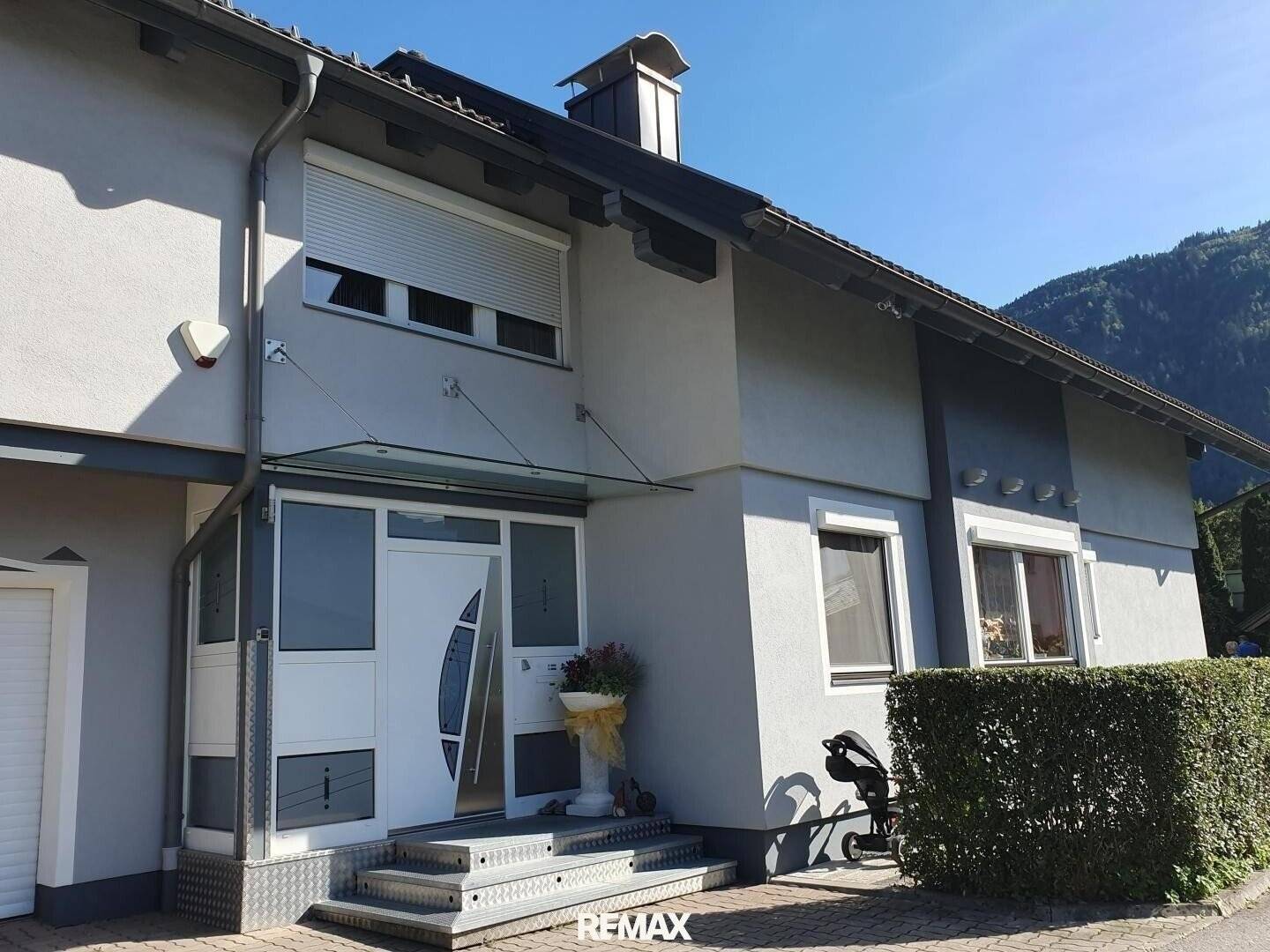 Mehrfamilienhaus mit Wintergarten und Garten in ruhiger Lage