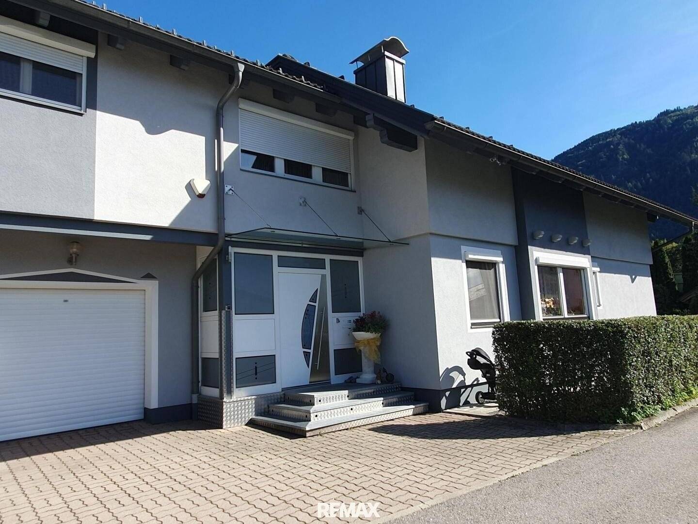 Mehrfamilienhaus mit Wintergarten und Garten in ruhiger Lage