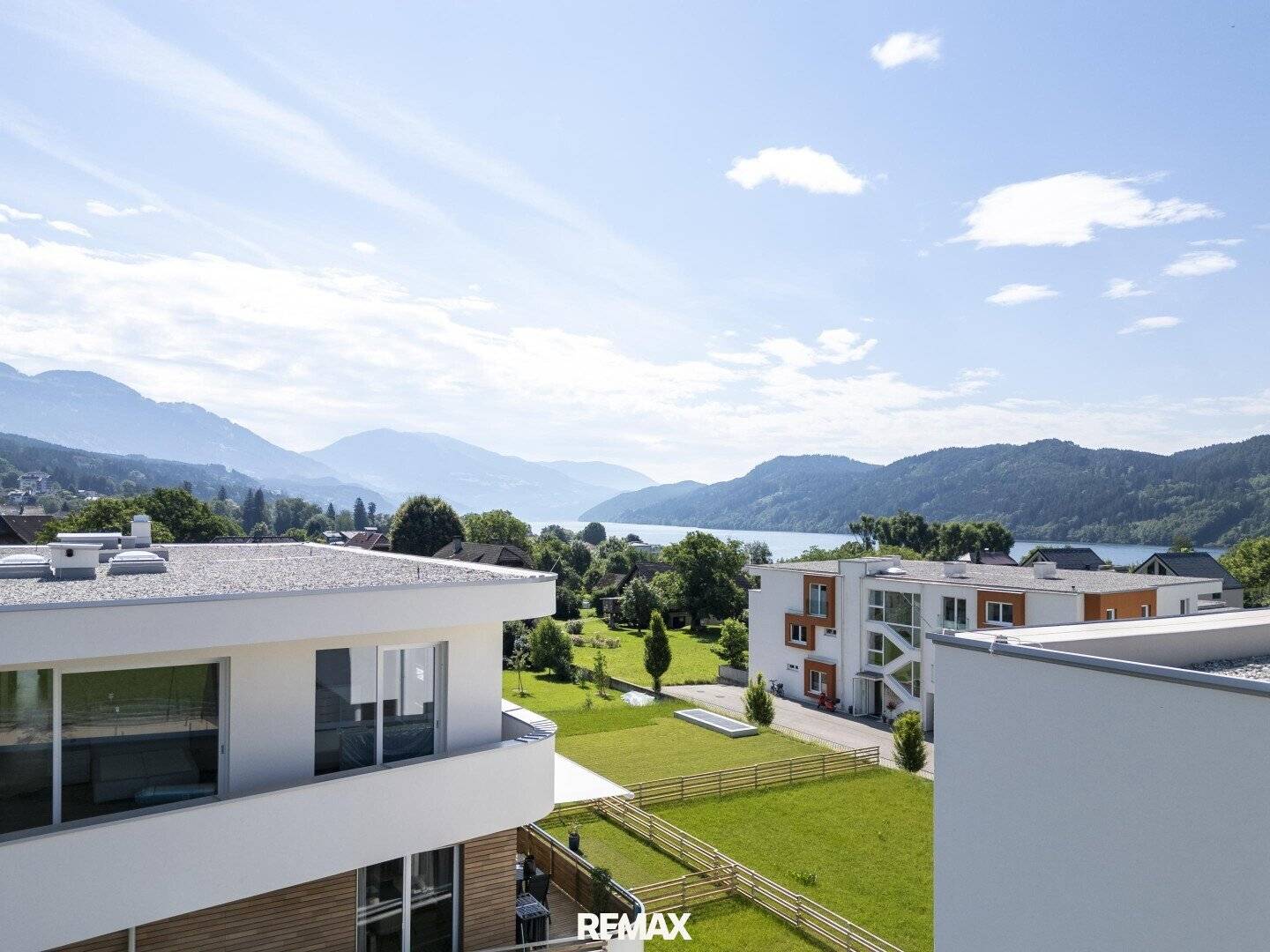 Penthouse with east balcony and lake view