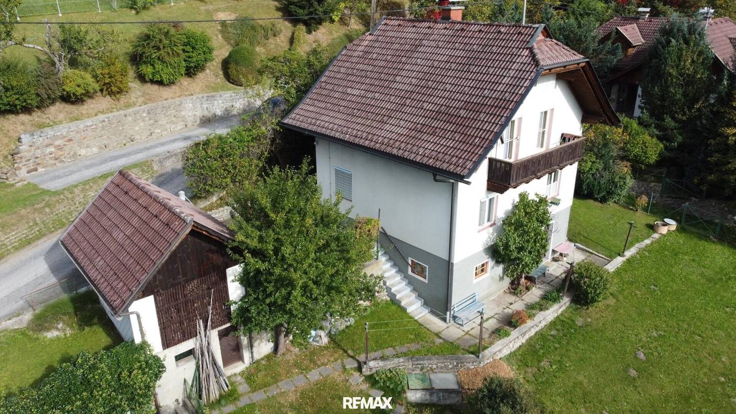 Einfamilienhaus mit Terrassengarten und Bergpanorama
