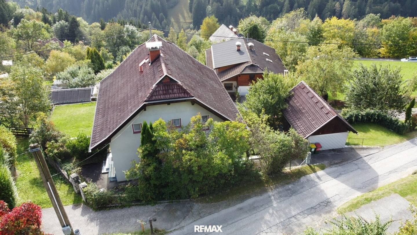 Einfamilienhaus mit Terrassengarten und Bergpanorama