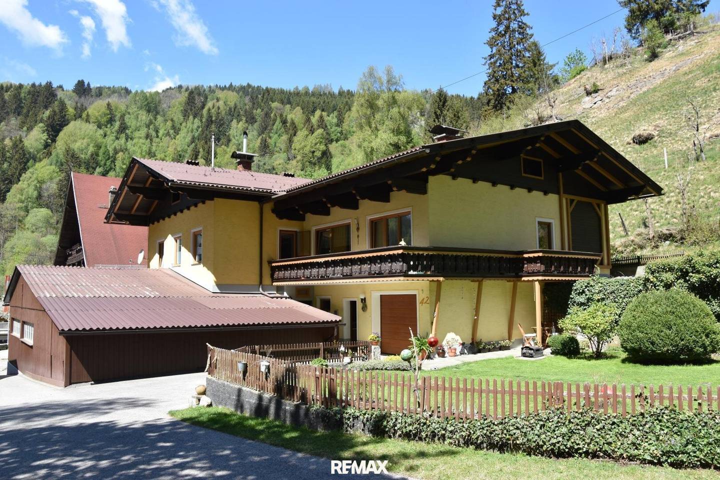 Einfamilienhaus mit Garten und Balkon in ruhiger Lage