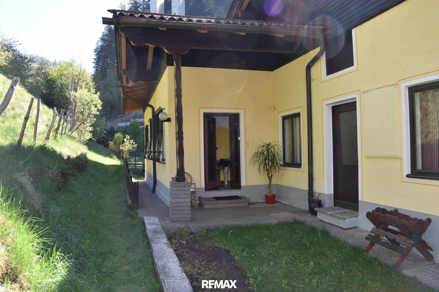 Einfamilienhaus mit Garten und Balkon in ruhiger Lage