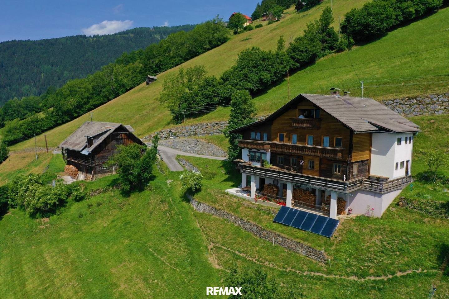 Landwirtschaft in sonniger Südhanglage mit Fernblick