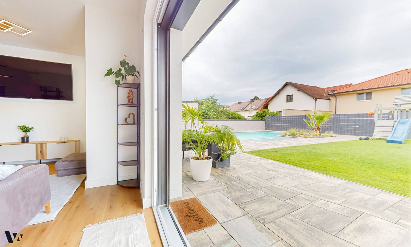 Bungalow mit Salzwasserpool und Garten in ruhiger Waldrandlage