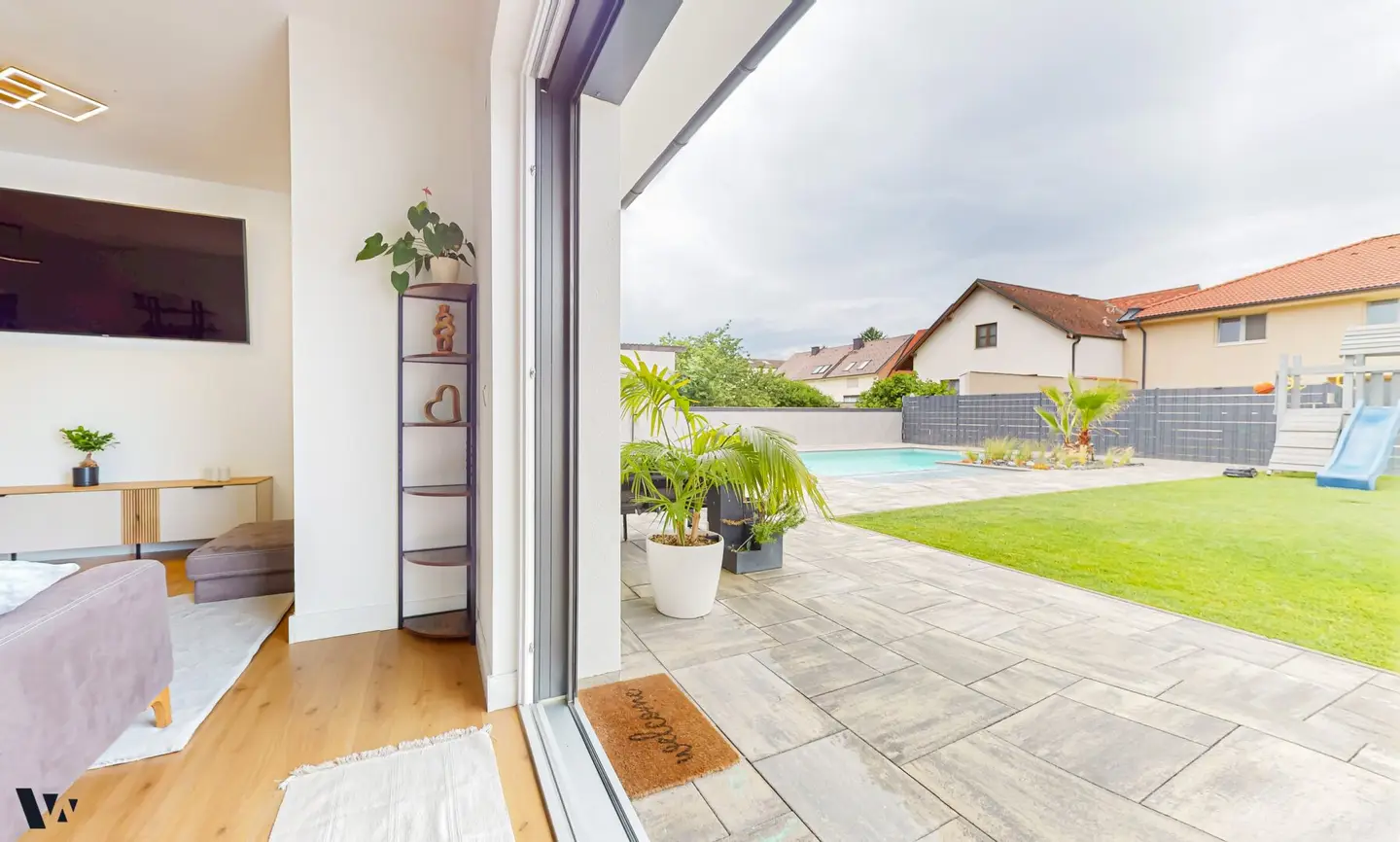 Bungalow mit Salzwasserpool und Garten in ruhiger Waldrandlage