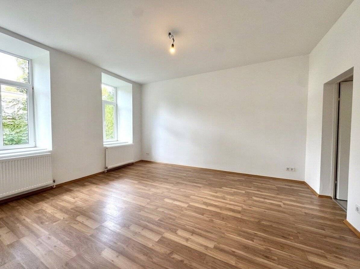 Sanierte Altbauwohnung mit Einbauküche in ruhiger Innenhoflage