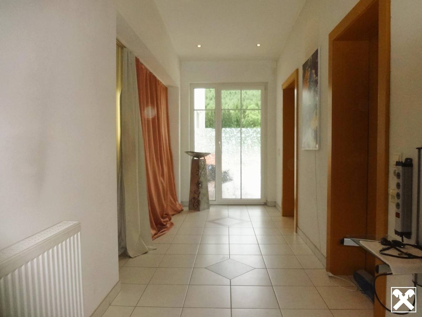 Einfamilienhaus mit Pool und Garten in ruhiger Lage