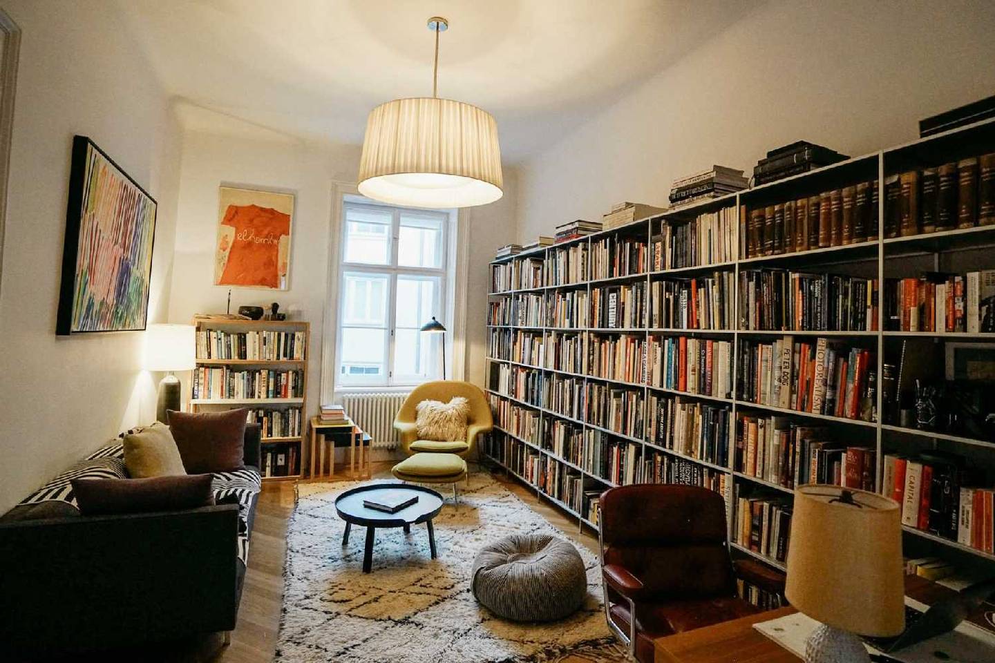 Stylish Altbau apartment with herringbone parquet near Resselpark