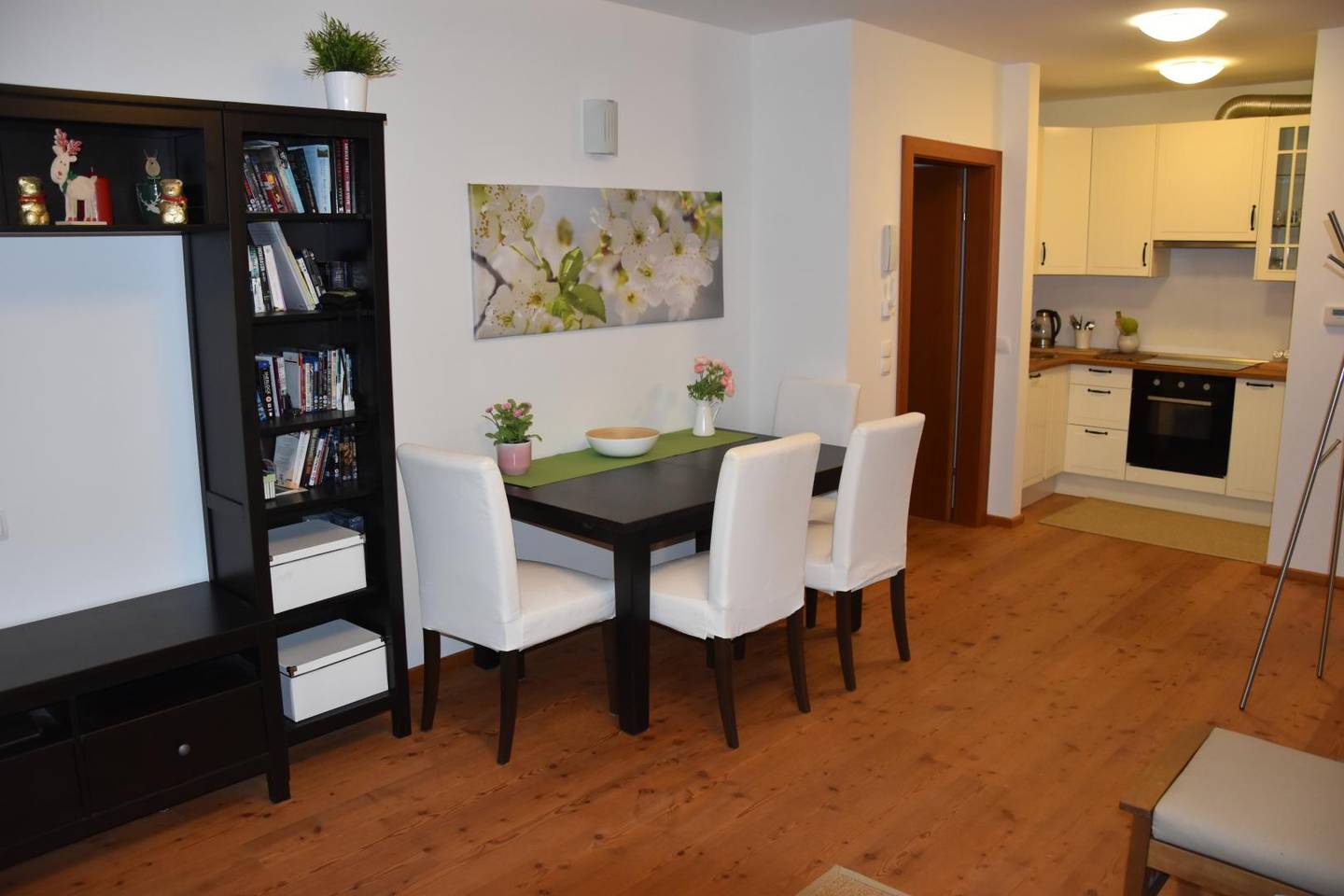 Apartment with garden balcony and underground parking