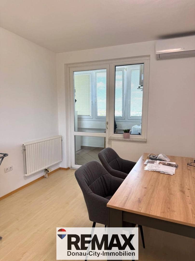 Helle Wohnung mit verglaster Loggia und Stellplatz