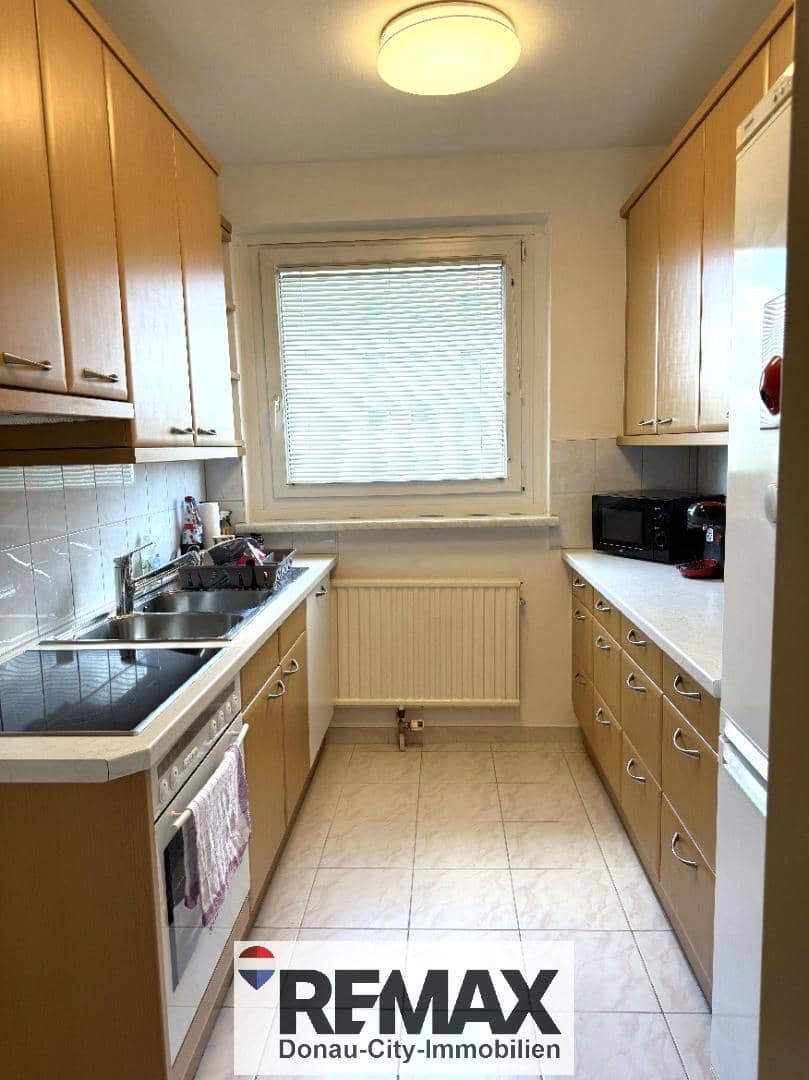 Helle Wohnung mit verglaster Loggia und Stellplatz