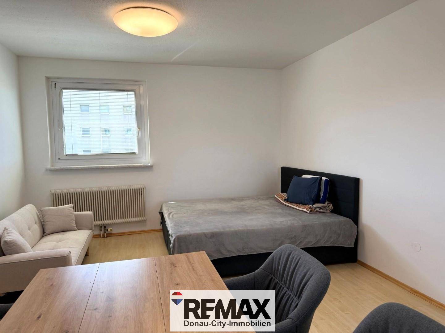 Helle Wohnung mit verglaster Loggia und Stellplatz