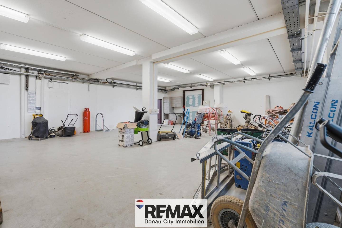 Commercial space with office and storage in Inzersdorf