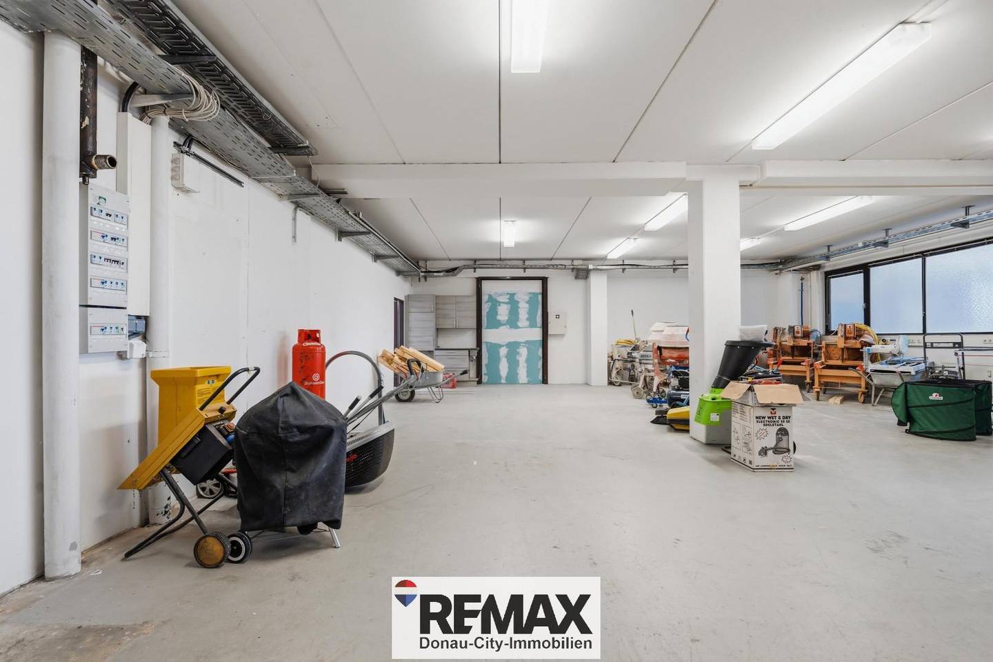 Commercial space with office and storage in Inzersdorf