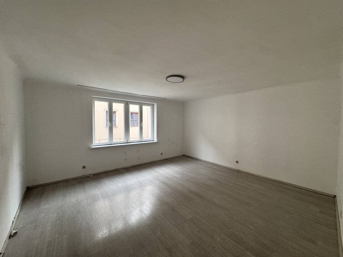 Altbau apartment in quiet side street near Naschmarkt
