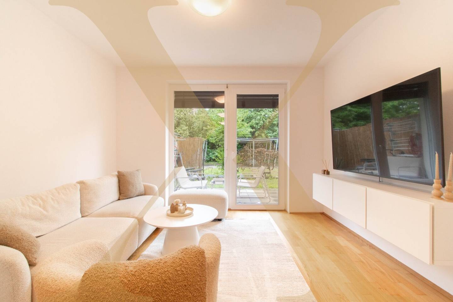 Charming 2.5 room apartment with cozy south facing private garden in Linz for rent