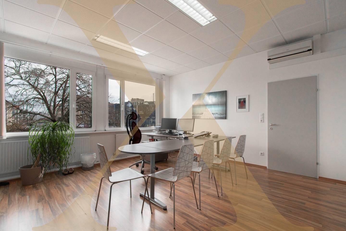 Bright Office Space with Air Conditioning and Advertising Space in Linz