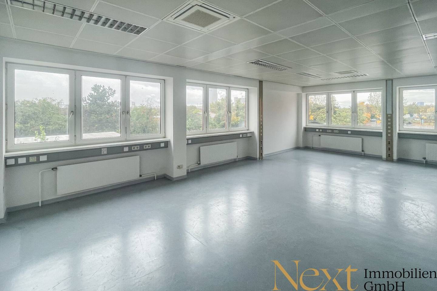Office wing in a perfect location in Linz port area for rent Outdoor storage area optionally rentable