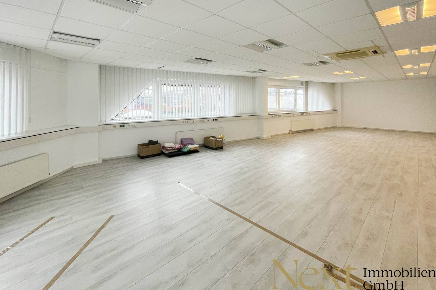 Office space with air conditioning and parking in Leonding