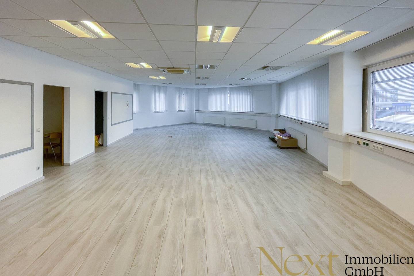 Office space with air conditioning and parking in Leonding