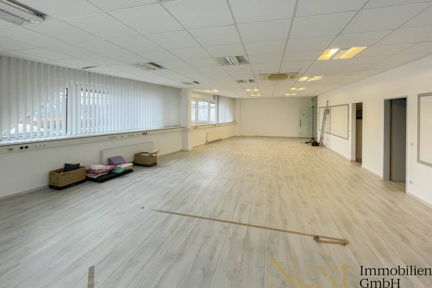 Office space with air conditioning and parking in Leonding