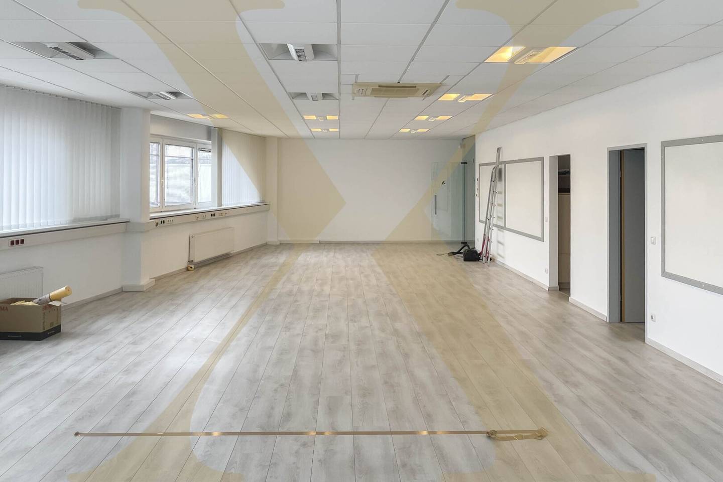 Office space with air conditioning and parking in Leonding