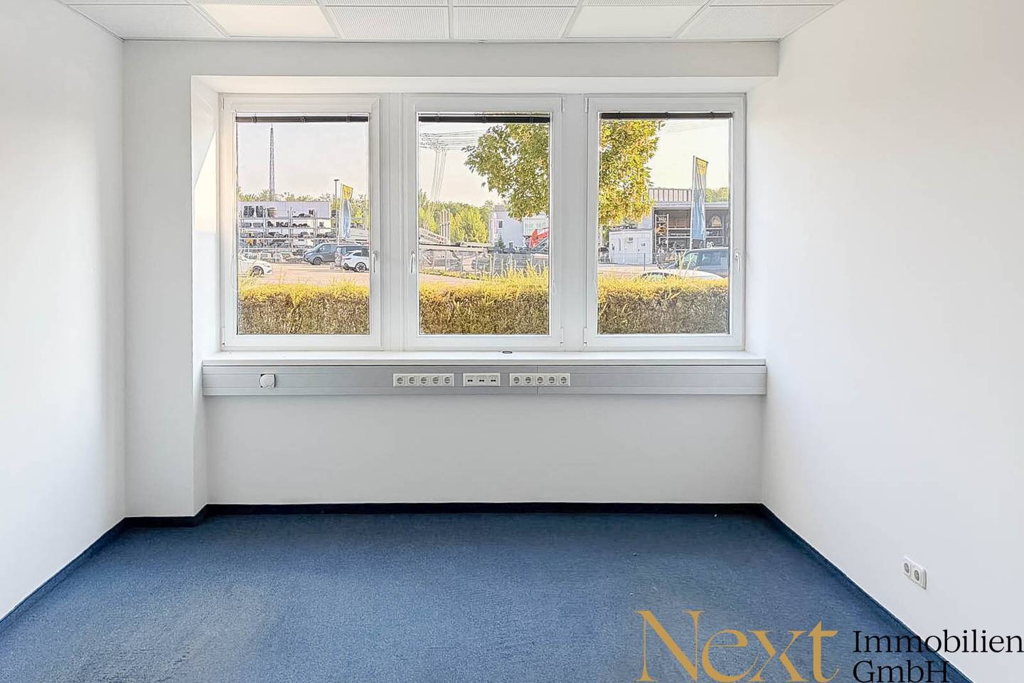 Flexible commercial property with hall and office spaces in Südpark Linz for rent